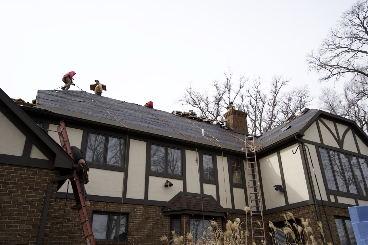 Lakota Roofing crew working in Mason, Ohio