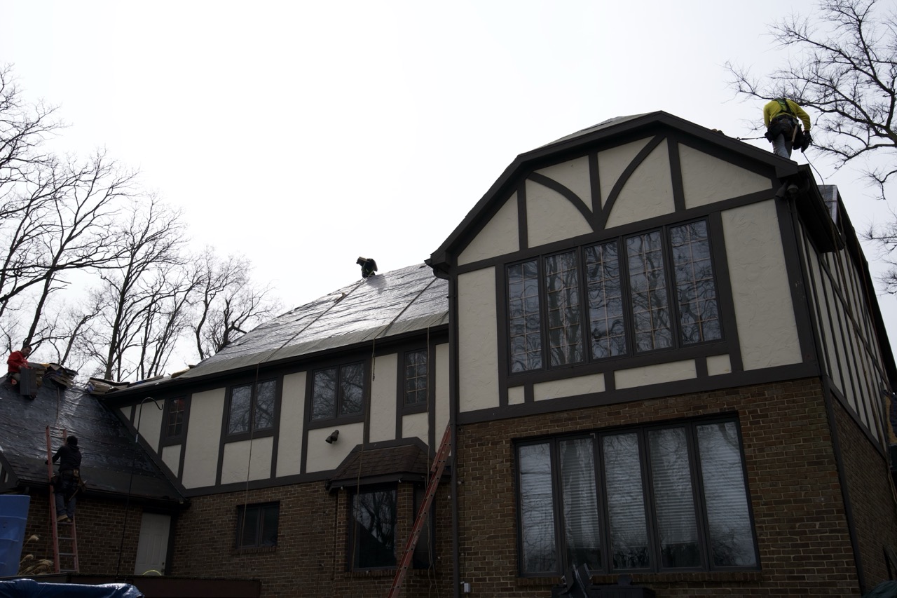 Lakota Roofing crew at work in Greater Cincinnati